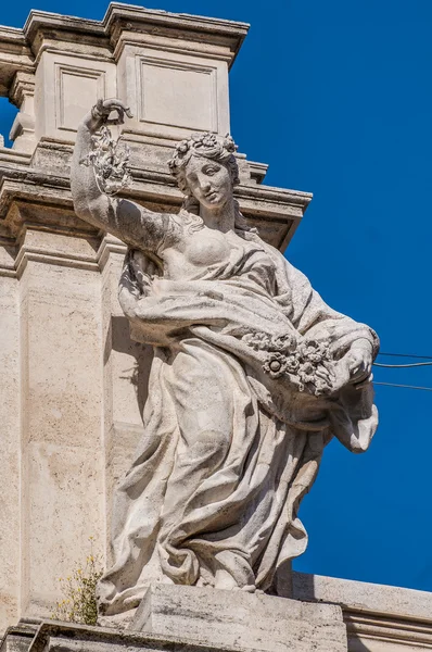 Fontana de Trevi, la fuente barroca en Roma, Italia . —  Fotos de Stock