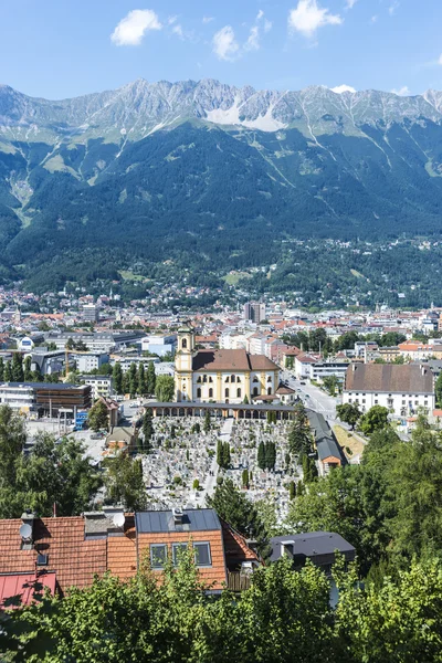 Celkový pohled na innsbruck v západním Rakousku. — Stock fotografie