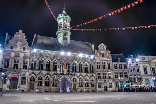 Στην κεντρική πλατεία και το Δημαρχείο στην mons, Βέλγιο. — Φωτογραφία Αρχείου