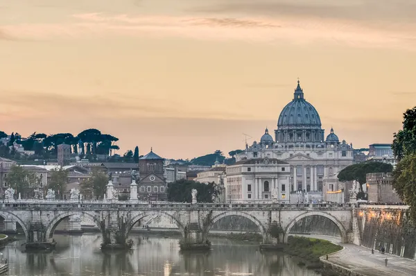 Saint Peter's Basilica in Vatican City, Italy — Stock Photo, Image