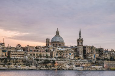Valletta sahilinde skyline görünümü, malta