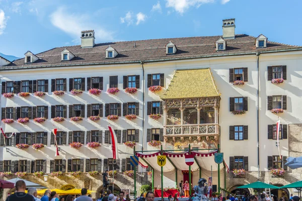 Zlatá střecha v Innsbrucku, Rakousko. — Stockfoto