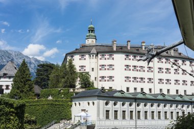 Ambras Kalesi yakınındaki Innsbruck, Avusturya.