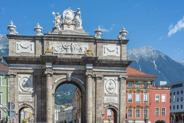Vítězný oblouk v Innsbrucku, Rakousko. — Stock fotografie