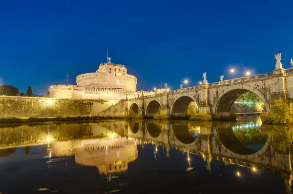 Castel sant angelo w parco adriano, Rzym, Włochy — Zdjęcie stockowe