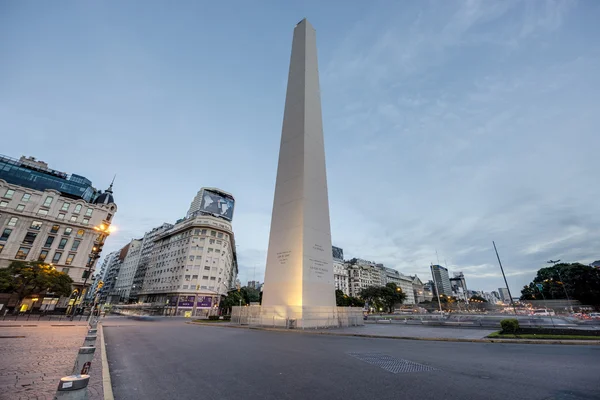 Der Obelisk (el obelisco) in buenos aires. — Stockfoto