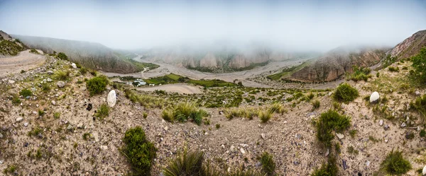 Rota 13 para Iruya na província de Salta, Argentina — Fotografia de Stock