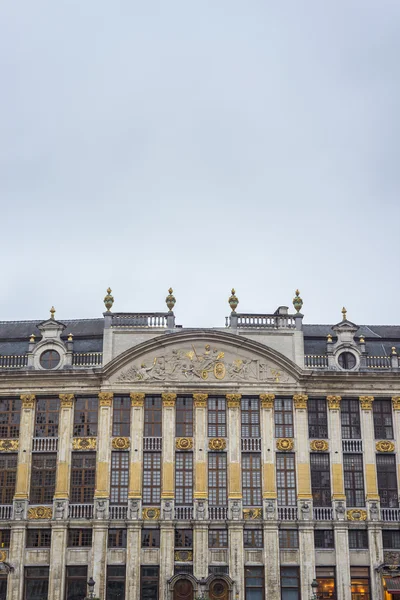 GuildHalls tarihinde grand place, brussels, Belçika. — Stok fotoğraf