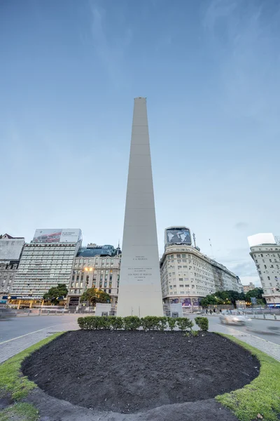 Der Obelisk (el obelisco) in buenos aires. — Stockfoto