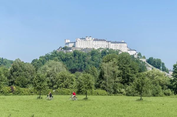 Замок Хоэнзальцбург (Festung Hohensalzburg) в Зальцбурге, Австрия — стоковое фото