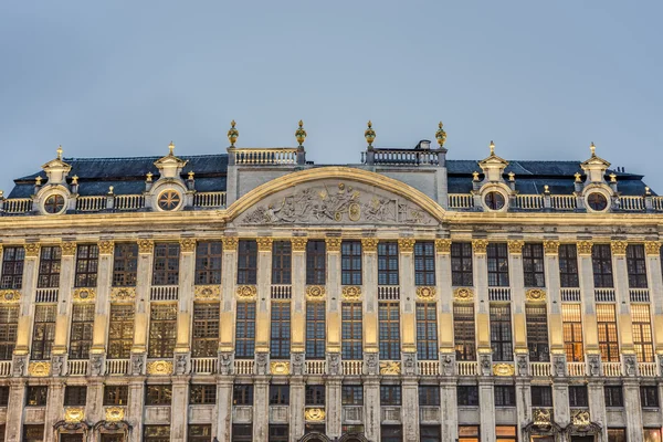 GuildHalls tarihinde grand place, brussels, Belçika. — Stok fotoğraf