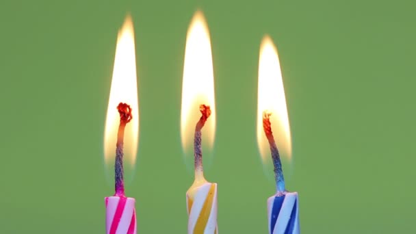Три свечи на день рождения — стоковое видео