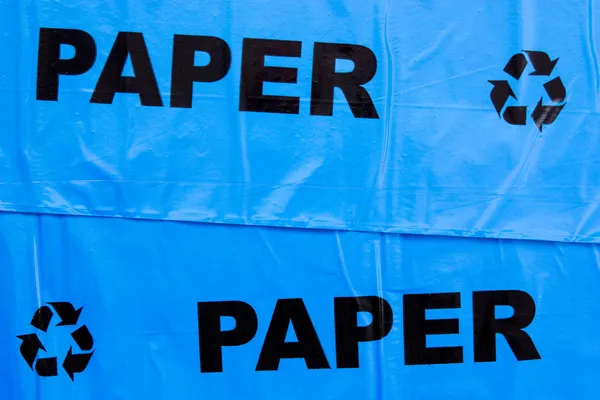 Sacs à ordures pour le papier recyclable — Photo