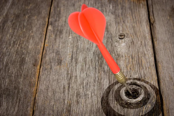 Dart hitting target on a wooden planks — Stock Photo, Image