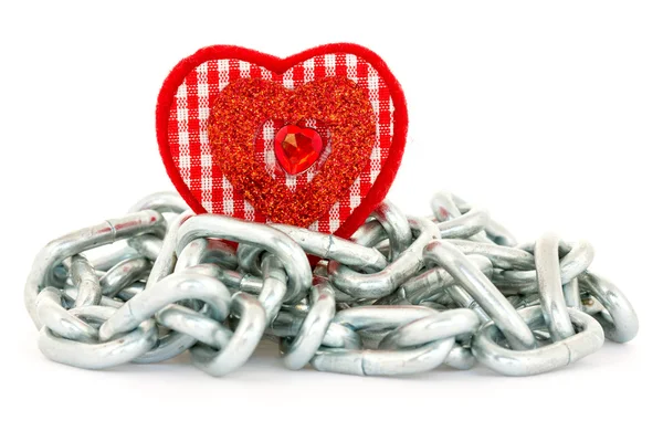 Tvar srdce s řetězy na bílém pozadí — Stock fotografie