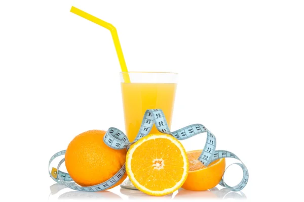 Suco, laranjas e fita métrica — Fotografia de Stock