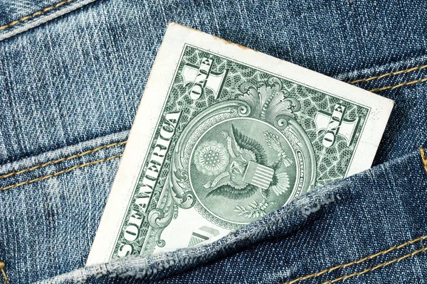 Remarque un dollar dans la poche de jeans — Photo