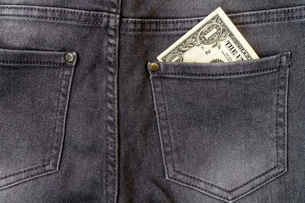 ブラックジーンズの裏ポケットに1ドル紙幣 ジーンズポケットクローズアップのドル紙幣 — ストック写真