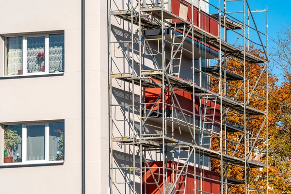 Rebuilding or renovation of the facade of a multistorey building