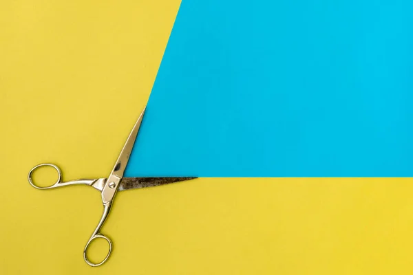 Colorful Yellow Blue Background Metal Scissors Copy Space Creative — Stock Photo, Image