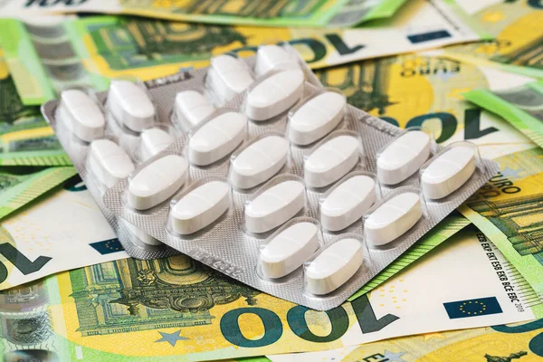 Arztkosten Konzept Weiße Medikamententabletten Und Euroscheine — Stockfoto