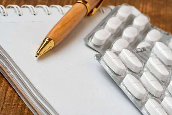 Envases Blister Píldoras Médicas Cuaderno Espiral Blanco —  Fotos de Stock