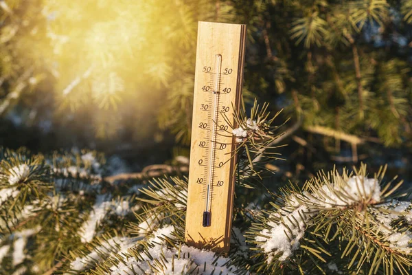 Açık Hava Termometresi Eksi Dereceye Ulaşır Soğuk Bir Günde Termometreyle — Stok fotoğraf