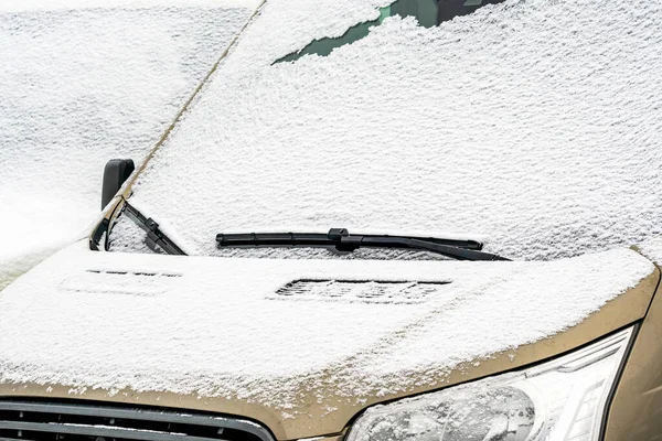 Frente Coche Cubierto Nieve Una Fría Mañana Invierno — Foto de Stock