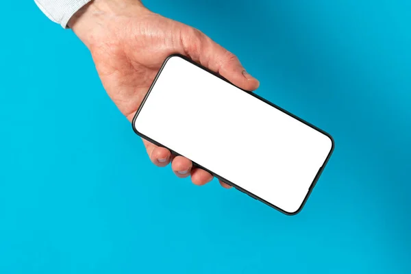 Uomo Mano Tenendo Smartphone Cellulare Nero Con Schermo Bianco Vuoto — Foto Stock