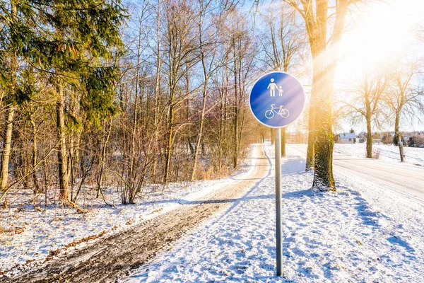 Ścieżka Rowerowa Piesza Słoneczny Zimowy Dzień — Zdjęcie stockowe