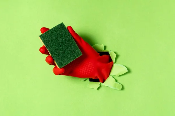 Hand Rubber Glove Dishwashing Sponge Sticks Out Torn Hole Green — Stock Photo, Image