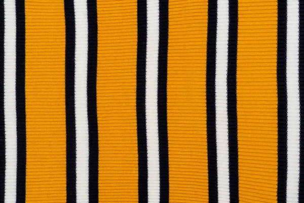 白色和黑色条纹黄色针织毛衣的舒适背景 — 图库照片
