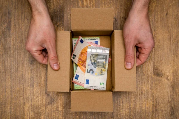 Billetes Euros Caja Abierta Hechos Cartón Ondulado Concepto Donación Ahorro —  Fotos de Stock