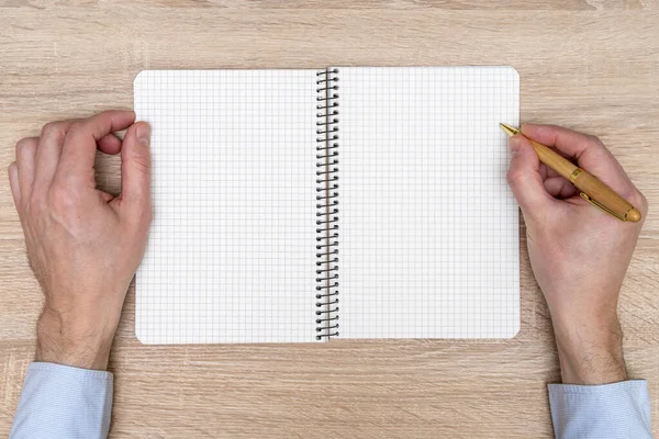 Escritura Mano Cuaderno Cuadrado Con Pluma Sobre Fondo Madera Colocación — Foto de Stock