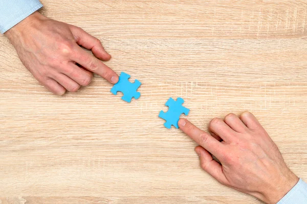 Egyesítse Két Darab Puzzle Koncepció Ötletelés Döntés Üzleti Megoldások Siker — Stock Fotó