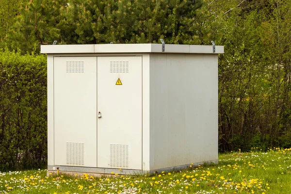 Outdoor Electric High Voltage Distribution Cabinet Town Street — Stock Photo, Image