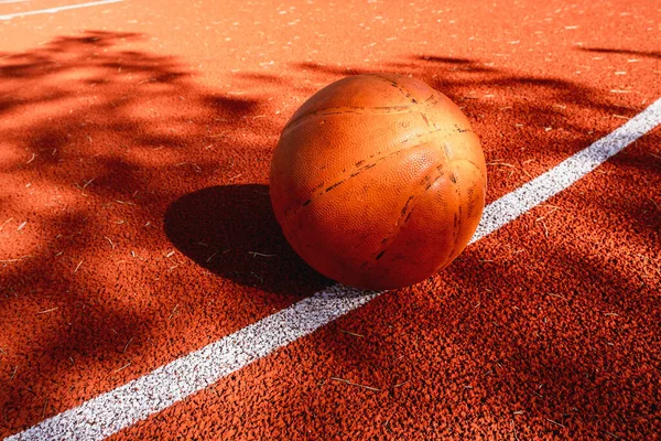 Bola Basquetebol Campo Desportivo Estilo Vida Saudável Conceitos Desportivos — Fotografia de Stock