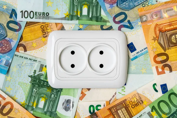 Steckdose Und Eurowährung Konzept Des Stromsparens Hause Euro Scheine Stromkosten — Stockfoto