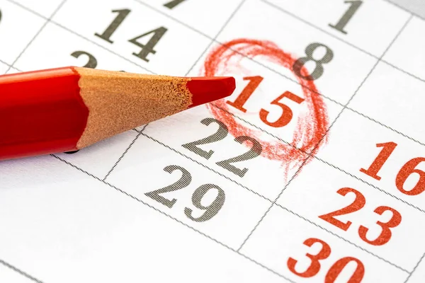Monatskalender Und Roter Bleistift Zur Markierung Des Gewünschten Datums — Stockfoto