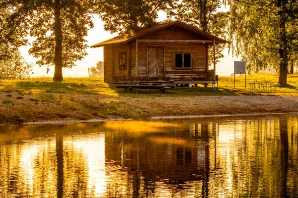 Wooden Ecological Summerhouse Lake Early Sunny Morning View Lake Water — Stock Photo, Image