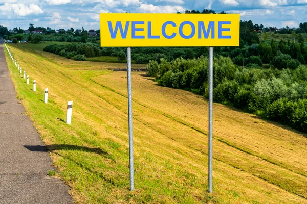 Welkom Gele Wegwijzer Natuurlijke Landschap Achtergrond — Stockfoto