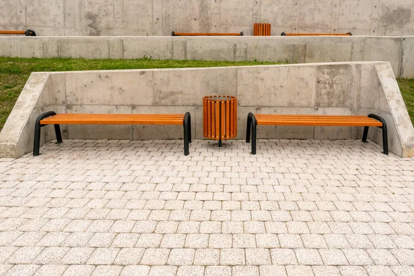 Wooden Benches Background Concrete Wall Minimalism — Stockfoto