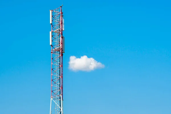 Telecommunication Tower Blue Sky Single White Cloud Antenna Blue Sky — стоковое фото