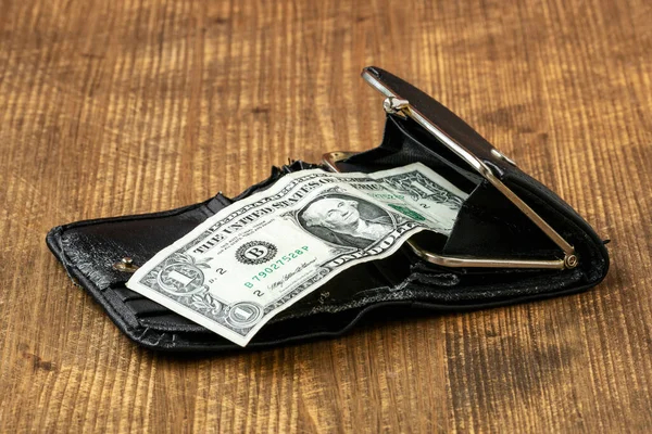 Один Американский Доллар Старом Кожаном Бумажнике Деревянном Фоне Социальная Проблема — стоковое фото