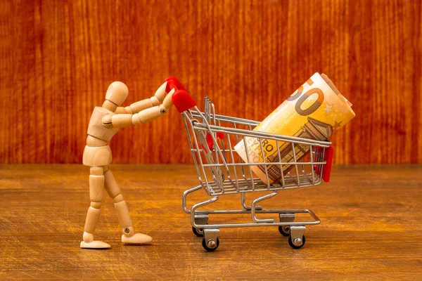 Customer Shopping Cart Let Shopping Wooden Dummy Pushing Shopping Cart — Stock Photo, Image