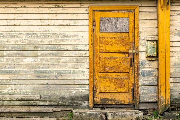 Fragment Old Wooden House Closed Old Door Peeling Paint — Stock Photo, Image