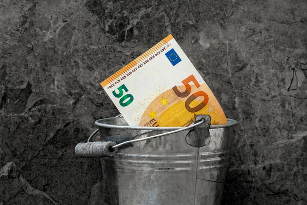Avrupa Para Birimi Gümüş Kovada Euro Metal Kovada Yakın Çekim — Stok fotoğraf
