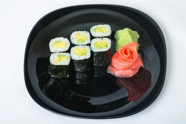 Sushi em uma placa . — Fotografia de Stock