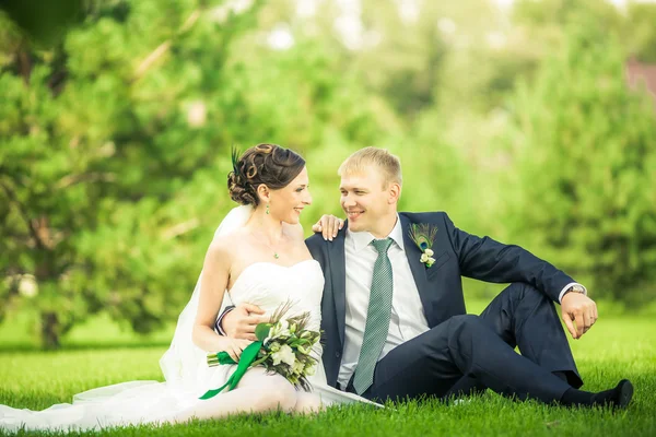 The bride and groom — Stock Photo, Image