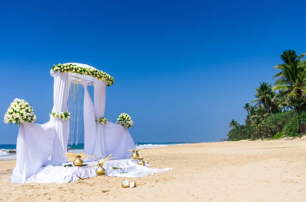 Wedding setup at tropical beach — Stock Photo, Image